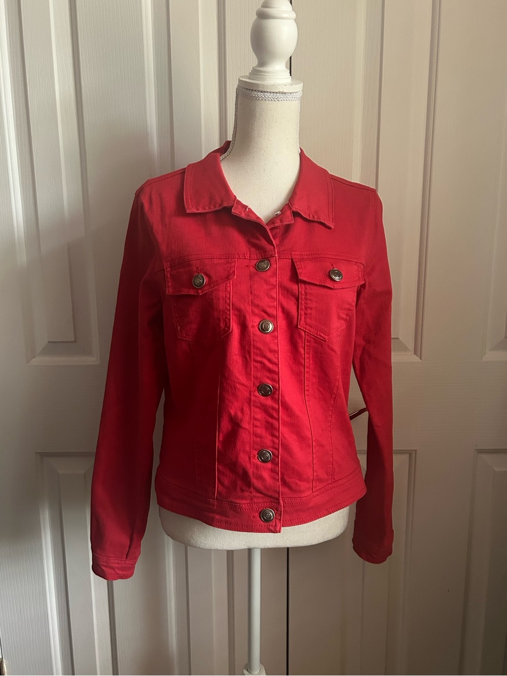 NWOT SUKO JEANS Women Classic Jacket, Button-Front, Chest Pockets, Red, Large
